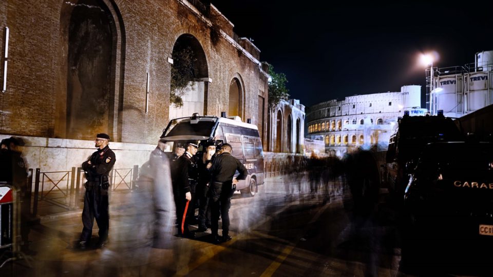 Outside Colosseum2